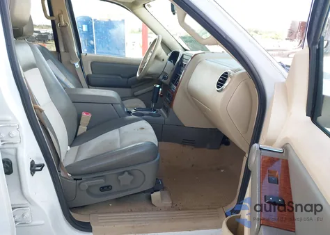 2006 Ford Explorer Eddie Bauer z USA, uszkodzony, nr VIN 1FMEU74836UA81804